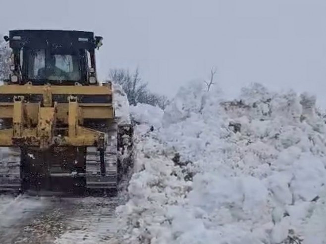 Прочишћен пут према предајнику РТРС на Козари (ФОТО/ВИДЕО)