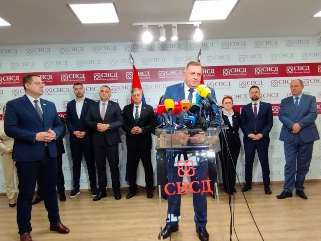 УЖИВО - Конференција за новинаре након Предсједништва СНСД-а