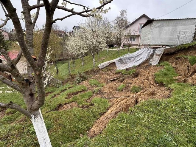 Бањалука: Након обилних падавина и топљења снијега, активирано клизиште (ФОТО)