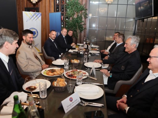 Састанак на пријатељском ручку 