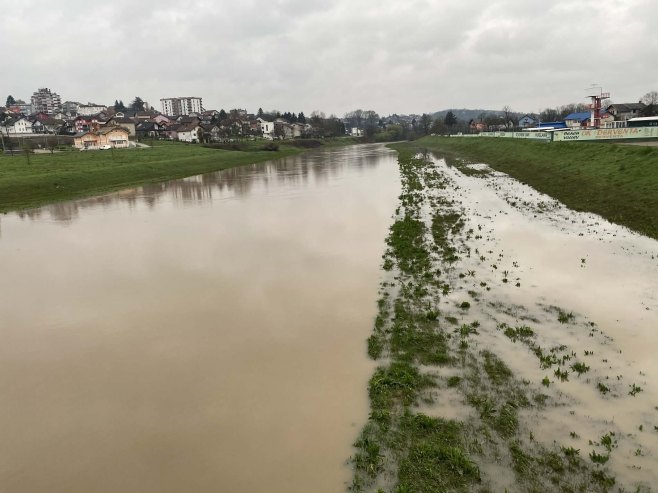 Дервента: Укинуте редовне мјере одбране од поплава (ФОТО)
