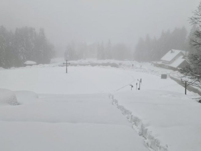 Апел посјетиоцима да не долазе на Мраковицу због снијега (ФОТО)