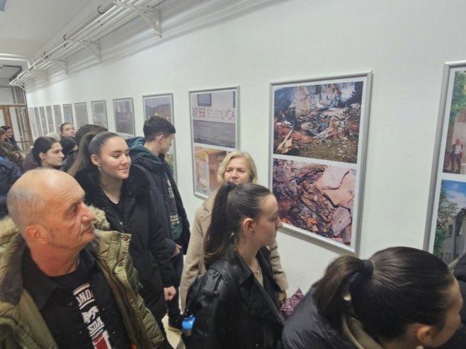 Мркоњић Град: Изложба "Запамти, не заборави" (ФОТО)