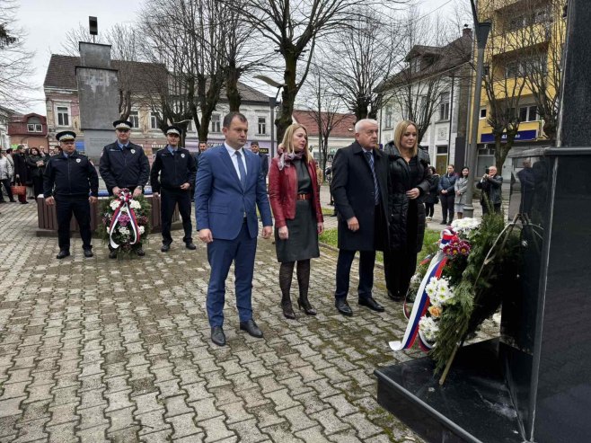 Полагање вијенаца у Костајници - Фото: РТРС