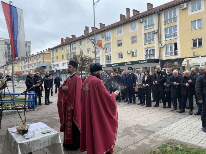 Парастос за 127 погинулих припадника добојске Полицијске управе (ФОТО)