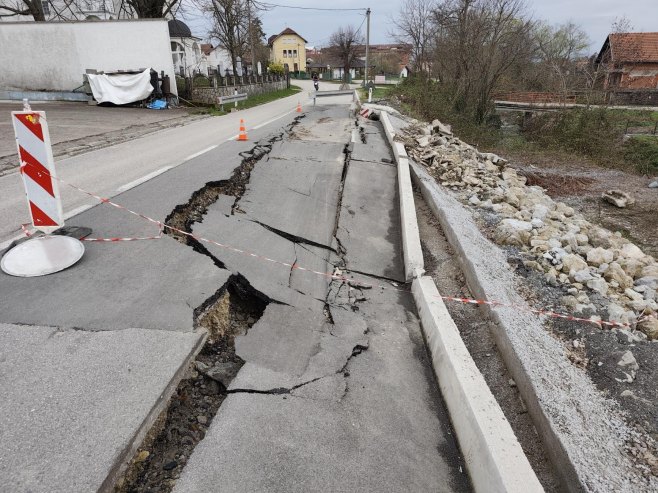 Одрон цесте на путу Козарац-Мраковица - Фото: РТРС