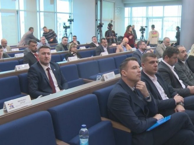 Бијељина: У режији градоначелника Петровића поново без расправе у Скупштини о проблемима у раду водовода (ВИДЕО)