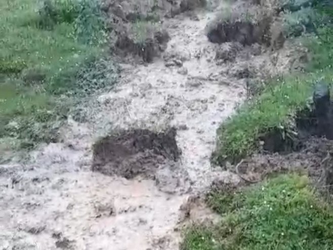 Клизишта у Челопеку и Табанцима - Фото: РТРС