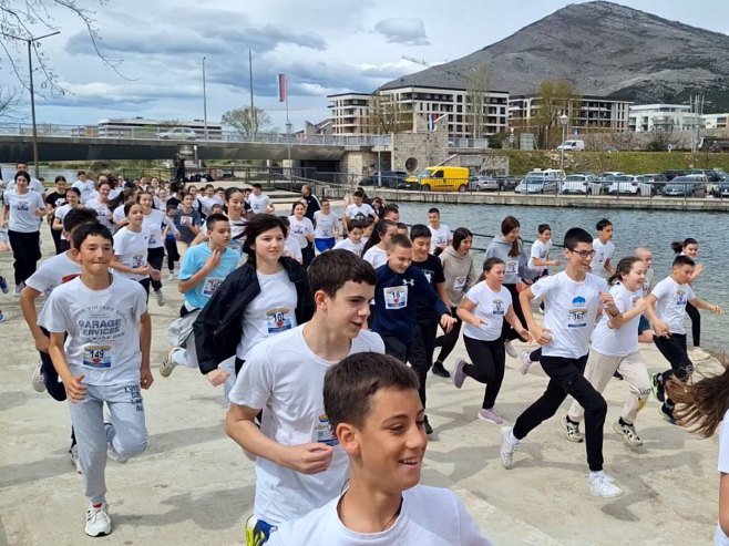 У Требињу уличном трком почела манифестација "Здравље у покрету - сви на вагу" (ФОТО)