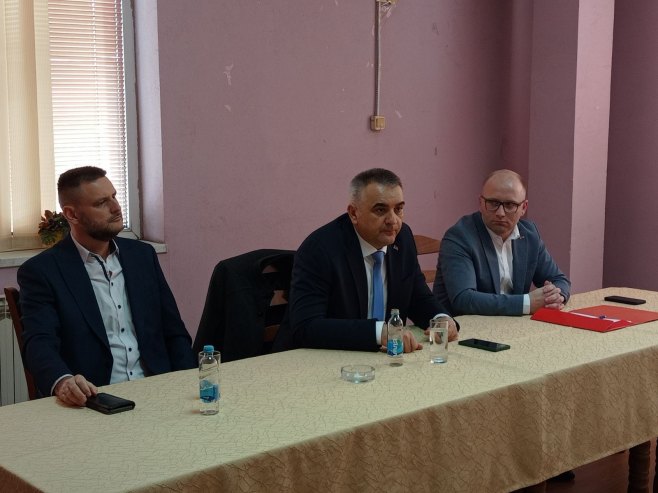 Сједница ОО СНСД Шамац (фото: РТРС)