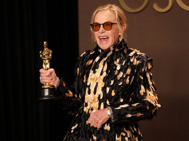 "Weapons" добија преднаставак о злокобној тетки Гледис