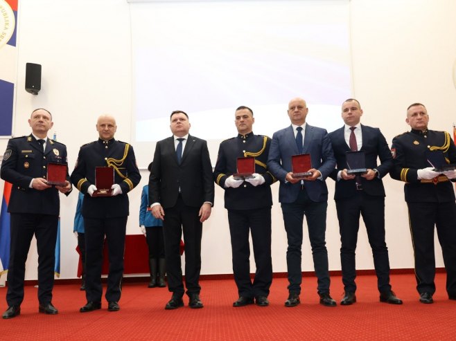Златни знак полиције Кострешевићу, Васиљевићу, Хајдуу, Парталу и Шеховцу (ФОТО)