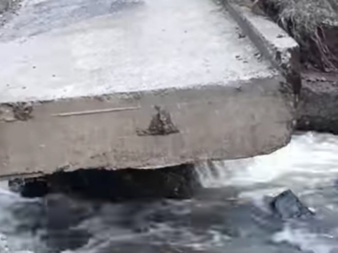 Оштећен мост на јединој саобраћајници до Горње Бријеснице