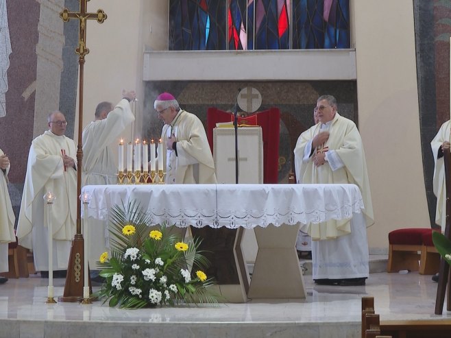 Ускрс темељ хришћанске вјере и празник који зближава породицу и заједницу (ВИДЕО)