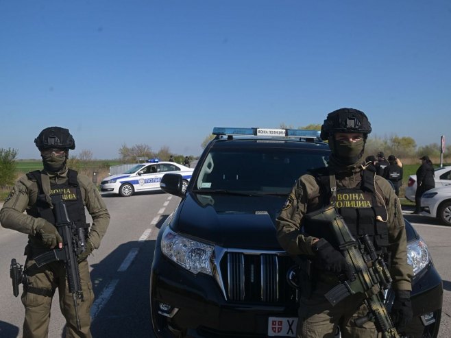 Код гасовода пронађена готово четири килограма пластичног експлозива