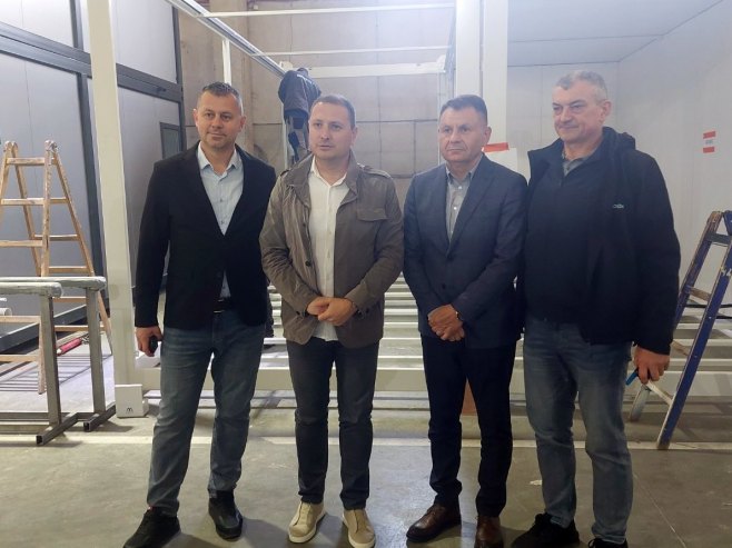 Bubić u preduzeću Eko Boks (foto: RTRS)