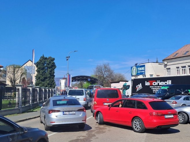 Погледајте тренутно стање на ГП Градишка; Огромне гужве (ФОТО/ВИДЕО)
