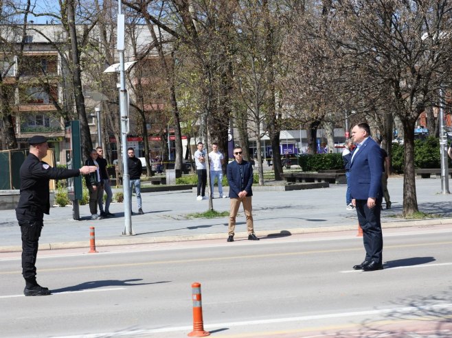 Рапорт (ZIPAPHOTO/Borislav Zdrinja )