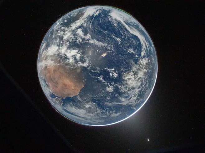 Земља снимљена из летјелице Артемис (Фото: EPA/NASA) - 