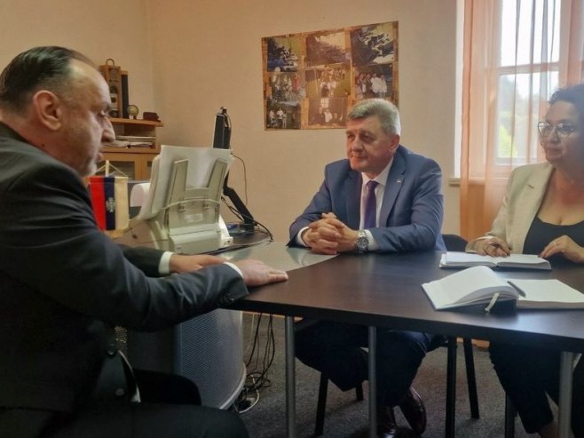 Драга Мастиловић са Обреном Гњатом - Фото: СРНА