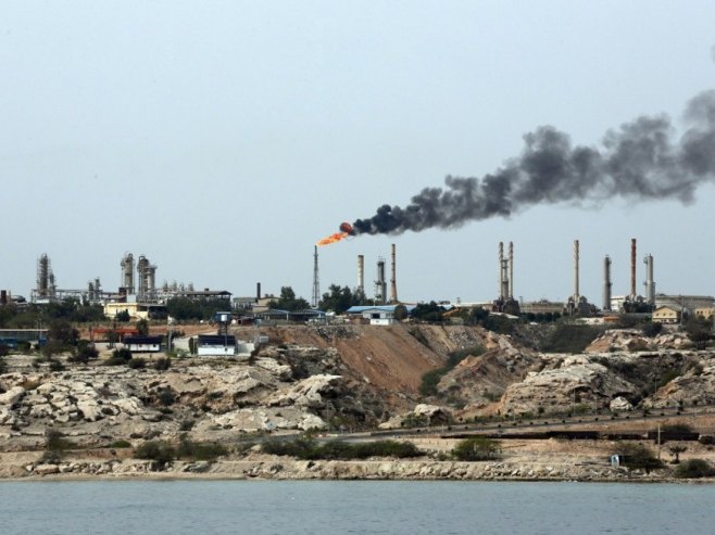 Бомбардовано иранско острво Харк