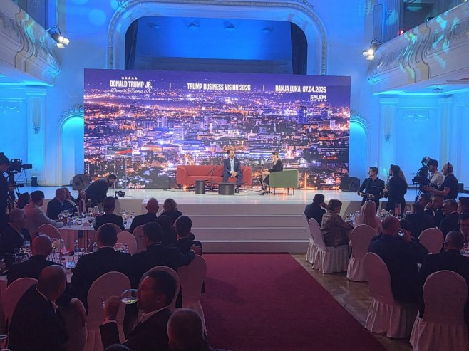 Почела панел дискусија у Банском двору, обраћа се Трамп Млађи (ФОТО)