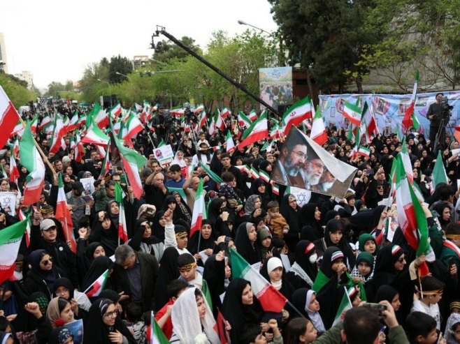 Након Трампових пријетњи Иранци се окупљају око електрана и мостова