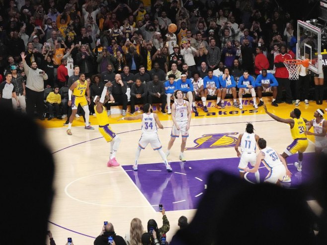 Оклахома декласирала Лејкерсе и помогла Денверу (ВИДЕО)