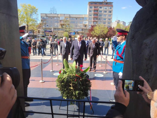 Минић, Остојић и Стевановић одали пошту браниоцима Семберије (ФОТО)