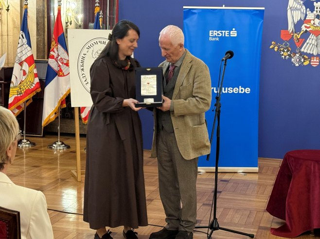 Сањи Савић Милосављевић уручена награда "Момо Капор"