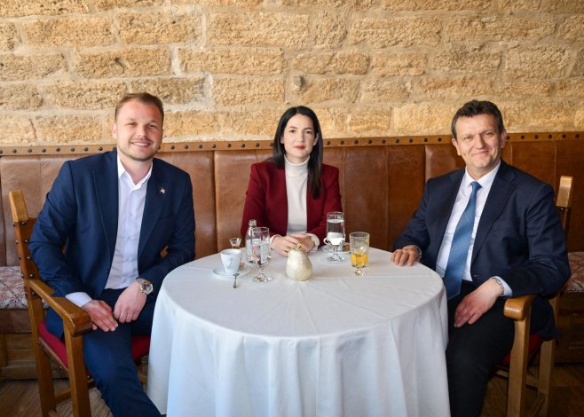 Формиран опозициони тим без Вукановића