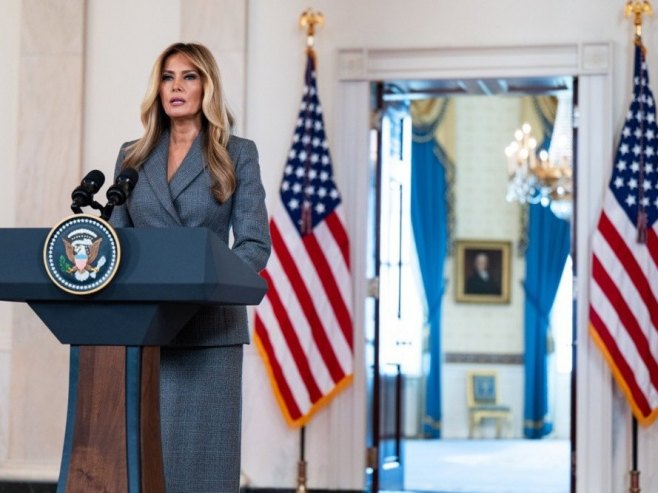 Меланија Трамп: Нисам Епстинова жртва, лажне гласине да престану (ВИДЕО)