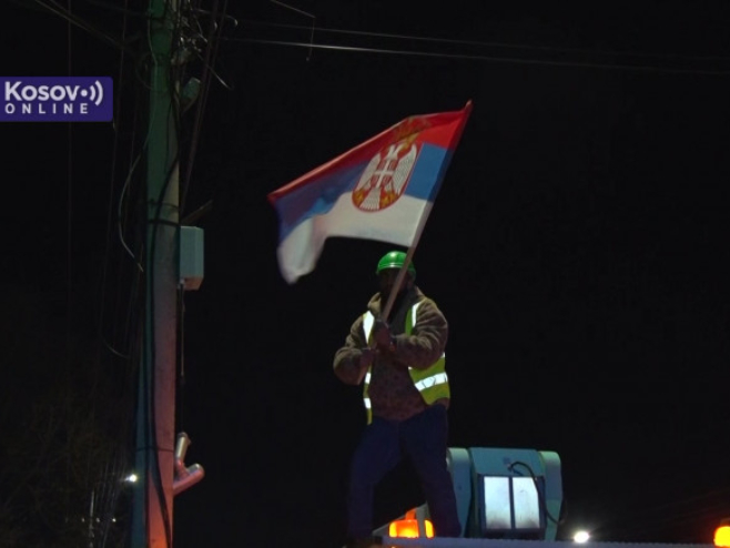 Уклањање српских застава у Грачаници - нови притисак на Србе (ВИДЕО)
