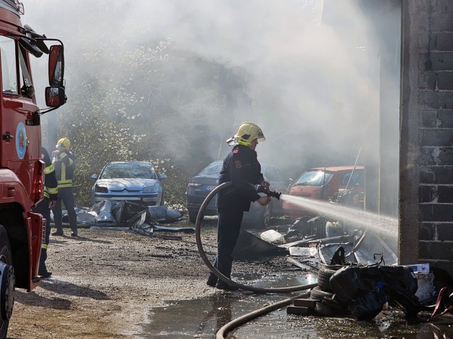 У потпуности угашен пожар у Источном Сарајеву, нема повријеђених