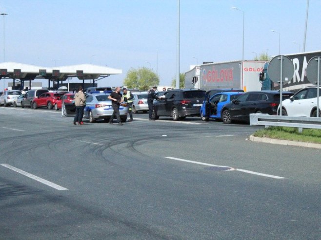 Ланчани судар код граничног прелаза Батровци, колона дуга километрима