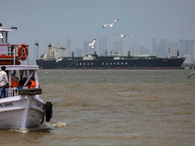 Гужва у Ормуском мореузу: Хиљаде бродова чекају, пролазе само ријетки (ВИДЕО)