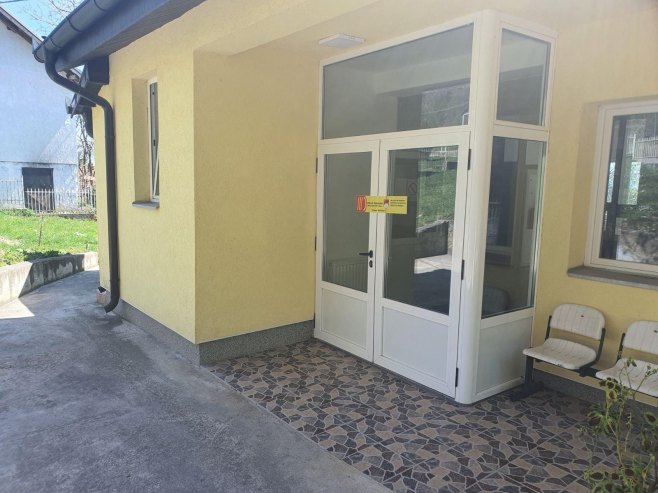 Приштинска инспекција затворила амбуланте у селима Бање и Суво Грло