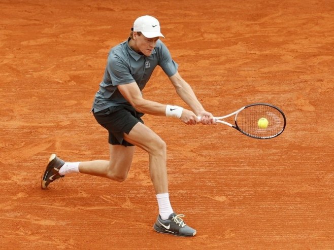 Синер лако до полуфинала мастерса у Монте Карлу