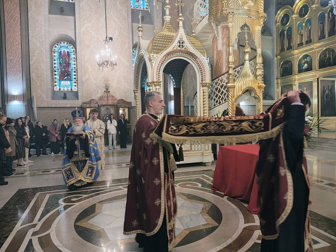 Сарајево: Митрополит Хризостом служио вечерње са изношењем плаштанице