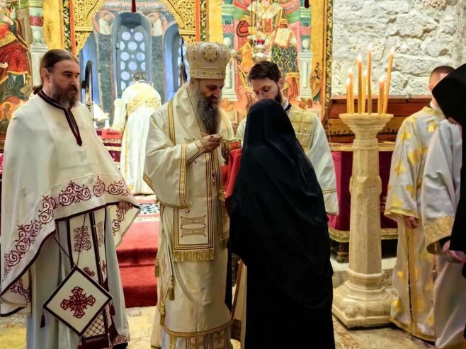 Патријарх Порфирије служио свету Литургију у Пећкој Патријаршији (фото: spc.rs) Патријарх Порфирије служио свету Литургију у Пећкој Патријаршији (фото: spc.rs) -