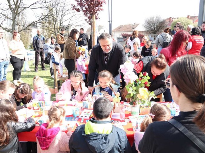 Дервента: Украшавање васкршњих јаја (ФОТО)