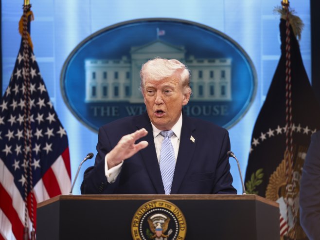 Трамп: САД почињу чишћење Ормуског мореуза од мина као услугу земљама широм свијета