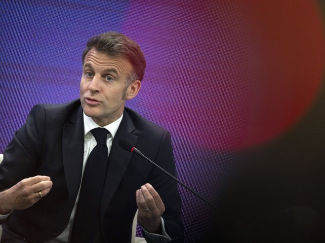 Макрон разговарао са Пезешкијаном: Иран да искористи прилику у преговорима са САД