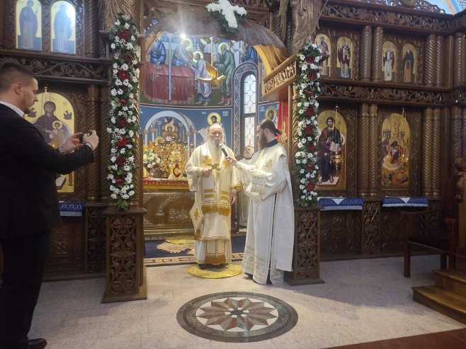 Обиљежавање Васкрса у Семберији почело јутарњим литургијама