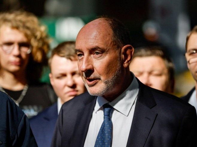 Де Гол: Апсурдне тврдње да ће Москва напасти остатак Европе