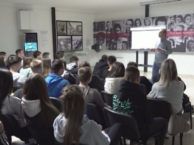 Едукативна радионица за ученике основних школа у Спомен подручју "Доња Градина" (ВИДЕО)