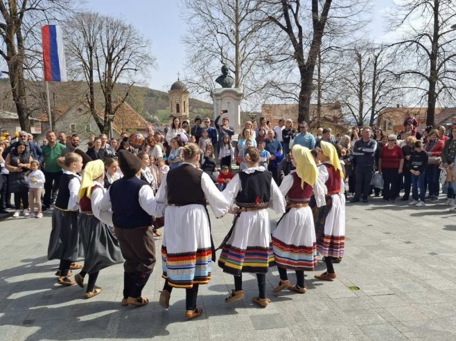 "Васкршњи сабор на Колобари": Јаје Лидије Божић најјаче, најљепше припало Мирели Бајић (ФОТО)