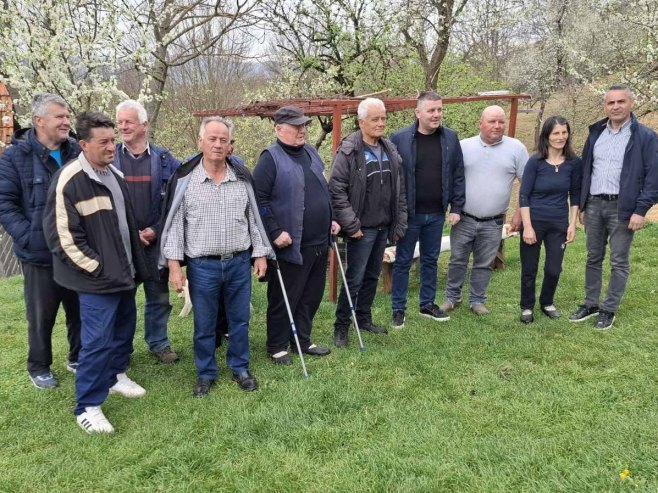 Помоћ општине осмочланој породици Тешановић у селу Баљвине