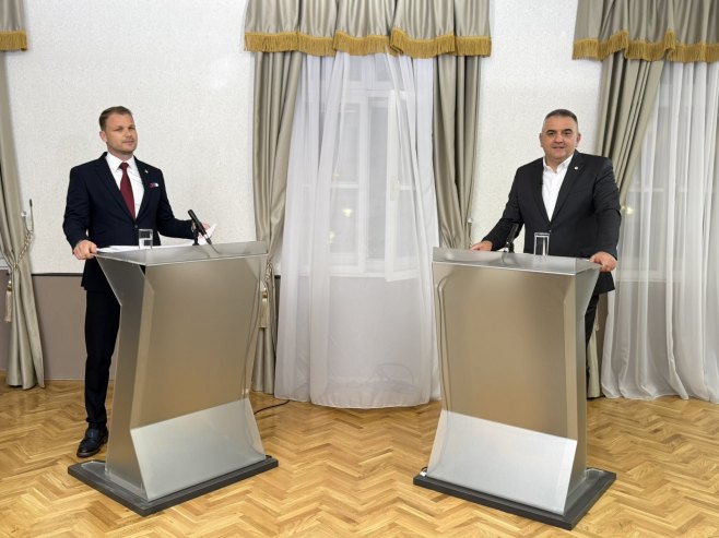 УЖИВО - Актуелно: Пренос ТВ емисије из Куће Милановића у Бањалуци