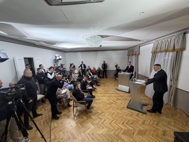 Минић: Дошао сам само због грађана, ово је наставак разговора са Станивуковићем, не дуел (ВИДЕО)